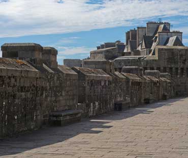 Les Remparts De St Malo